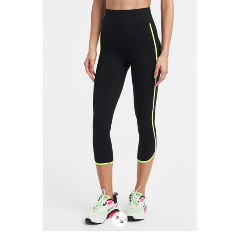 Bandier All Access Vinyl Record Capri Legging in Black with Red Lining (XXL) NWT